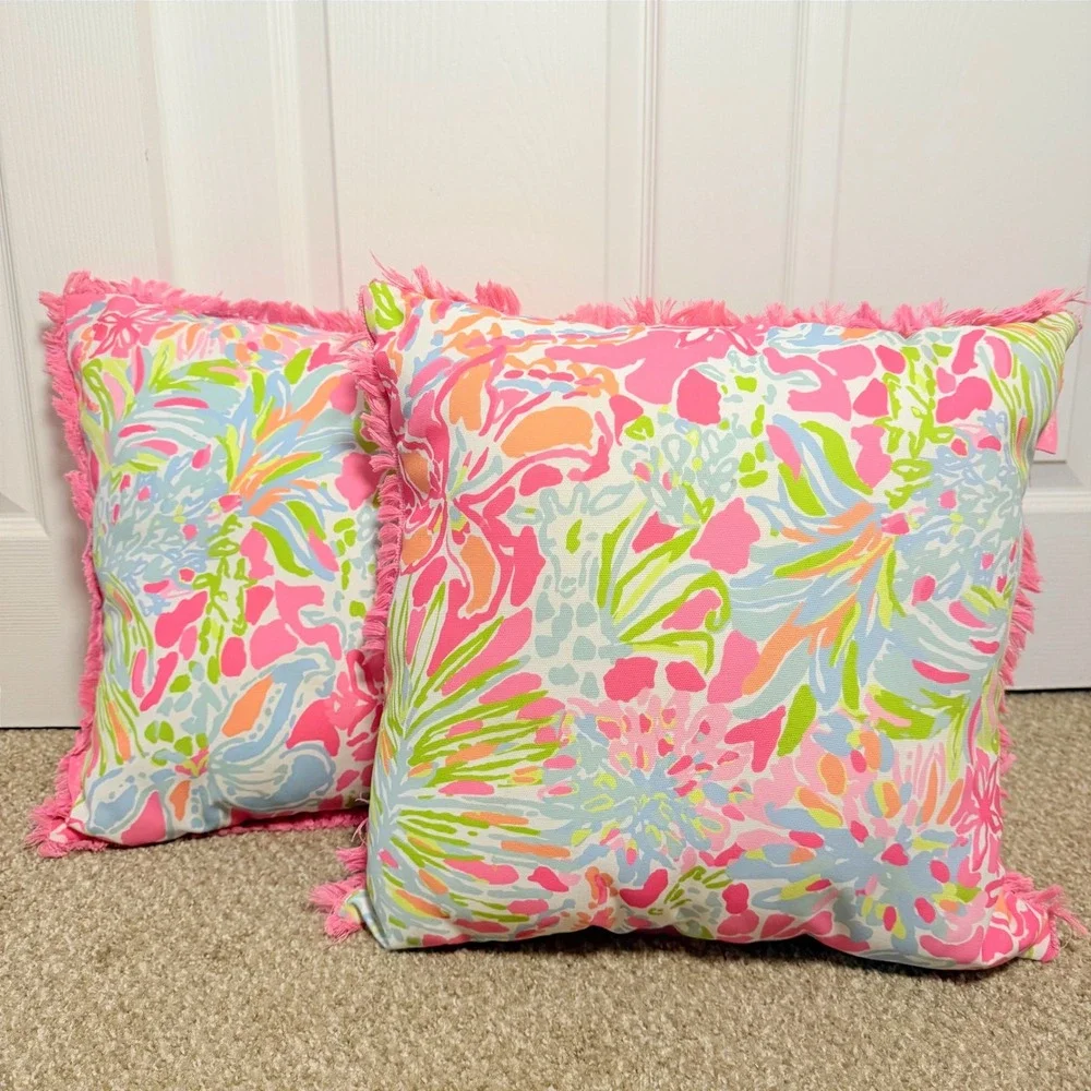 2 Lilly Pulitzer Indoor Outdoor Preppy Reversible Pillow 18x18 Floral Giraffe